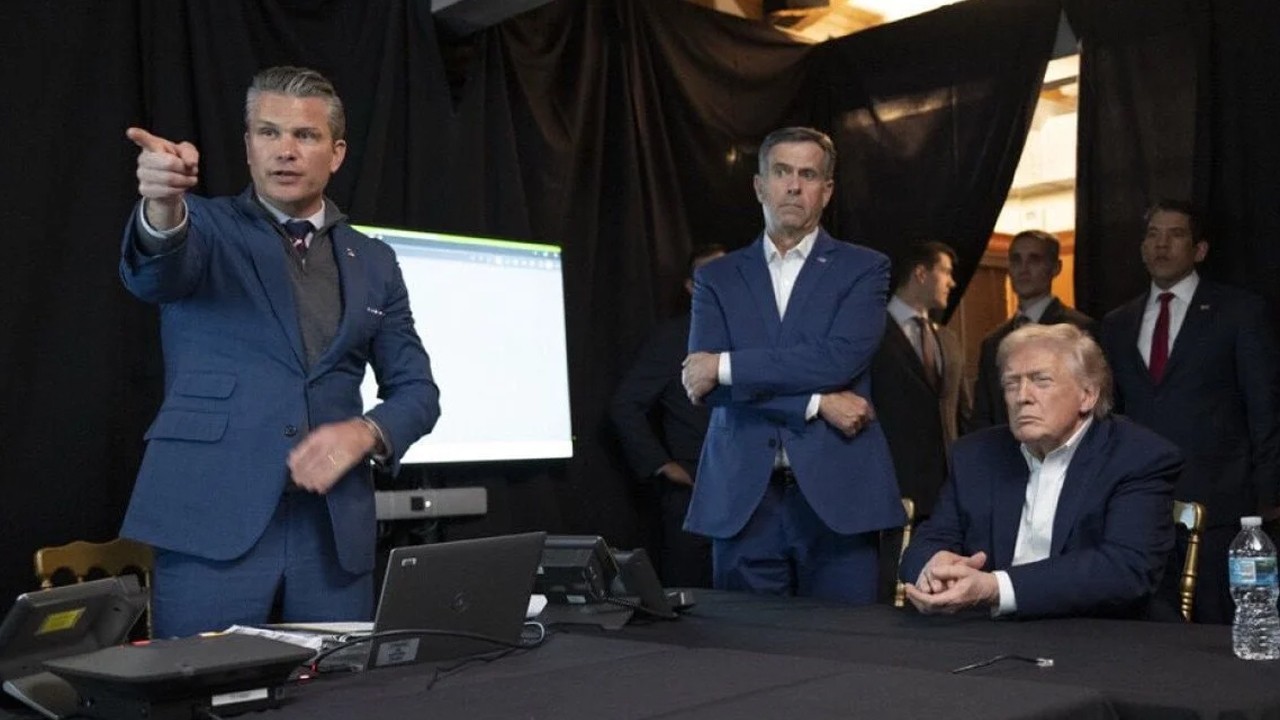 Donald Trump'ın, Venezuela operasyonunu izlediği anlar paylaşıldı