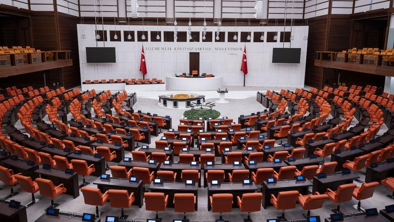 AK Parti'nin TBMM'deki sandalye sayısı 272'e yükseldi