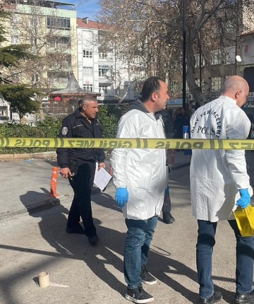 Baba ve 3 oğlu sokak ortasında silahlı saldırıya uğradı! Yaralılardan 3'ünün durumu ağır