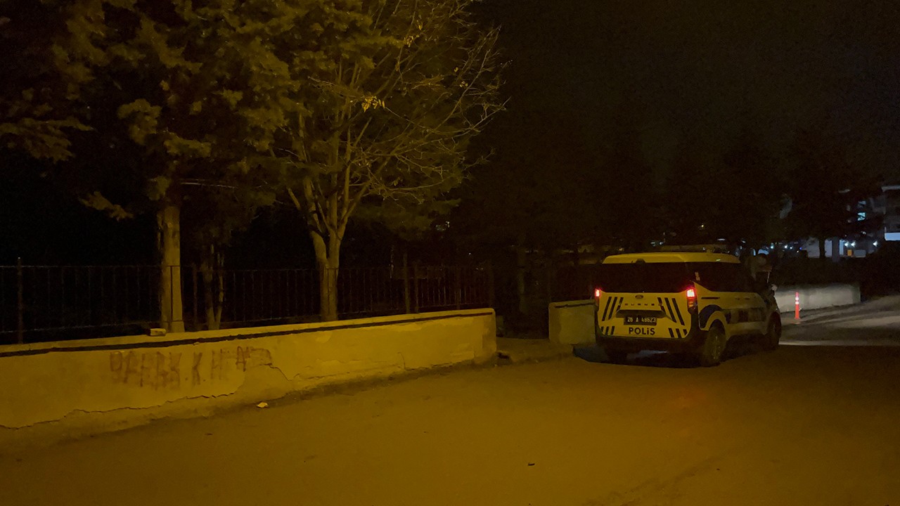 Husumetli 3 şahıs baba ve oğula saldırmış