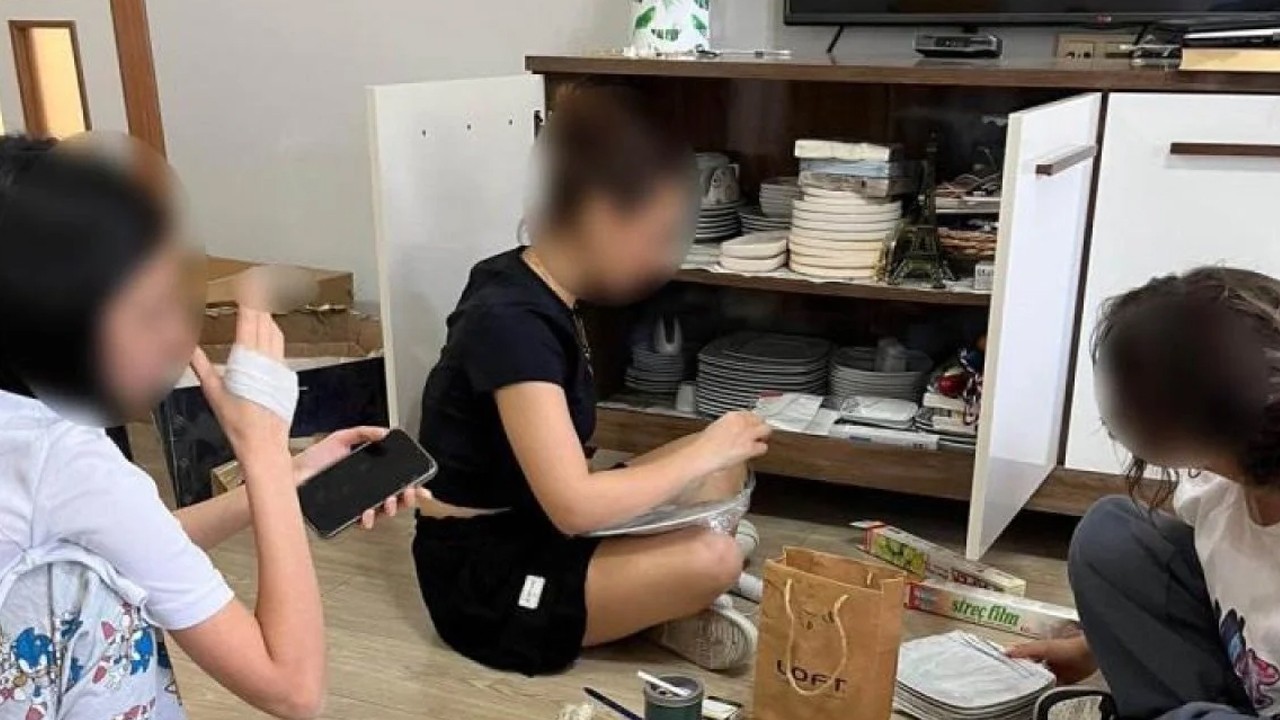 Eğitim skandalı! Öğretmen ders saatinde öğrencilere evini temizletti