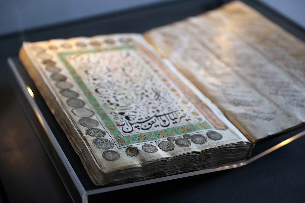 Mevlana Müzesi’nin koleksiyonuna Mevlevi dervişlerinin kullandığı 171 yeni parça eklendi