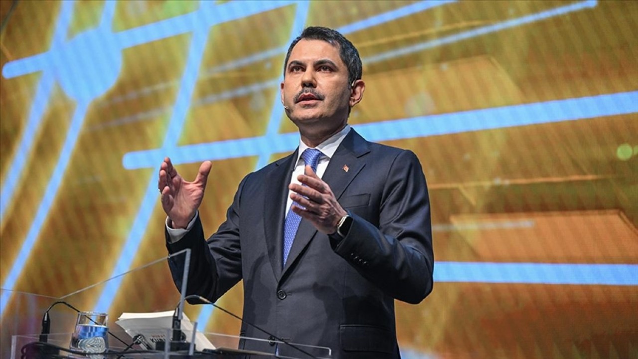 Bakan Kurum: Karanlıkları aydınlatmaya, umudu yeniden yeşertmeye bazen bir anahtar yetiyor