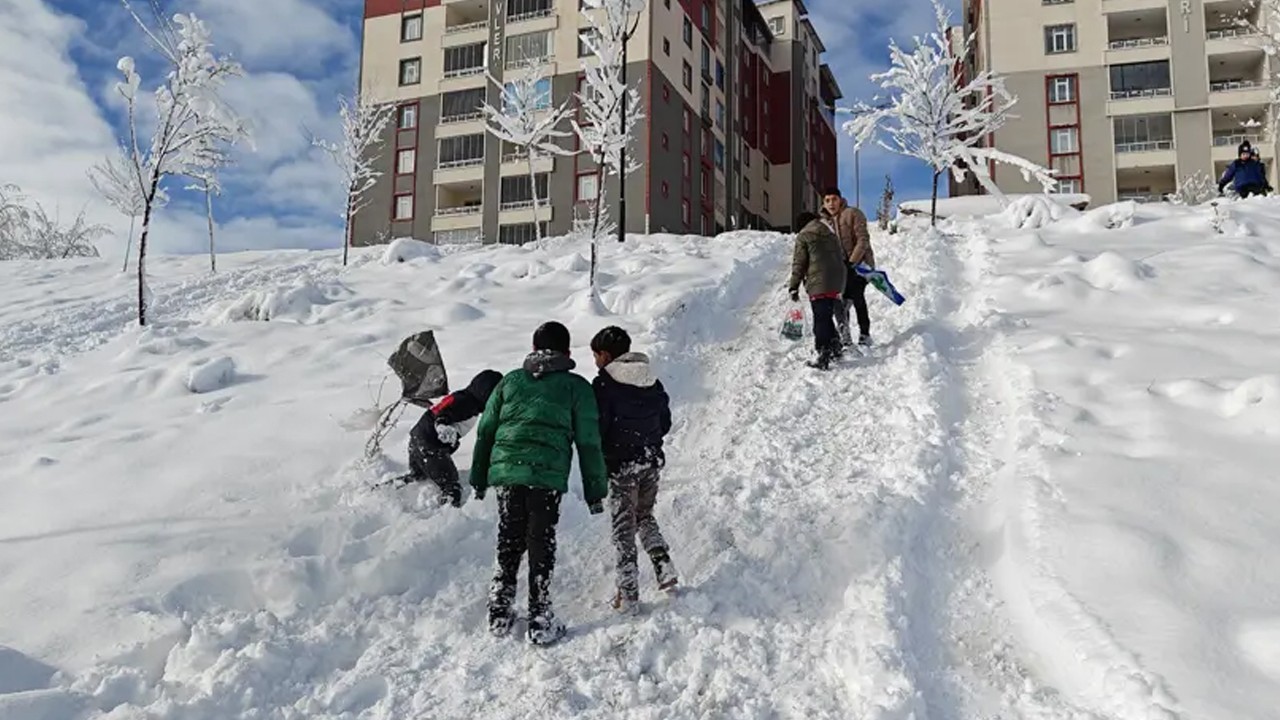 Haberler peş peşe geliyor: İşte eğitime ara verilen iller