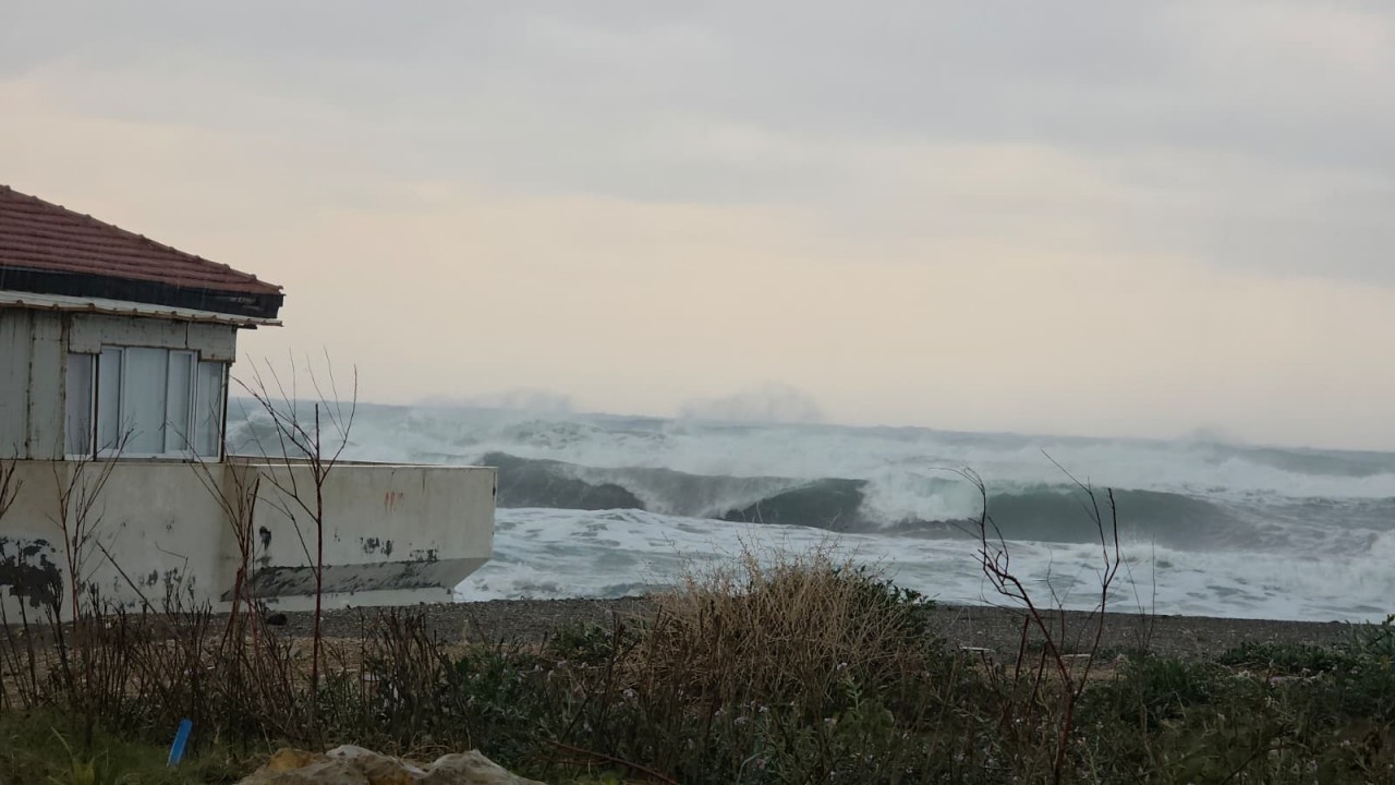 Hortum çıktı, denizde dev dalgalar oluştu! O anlar kamerada