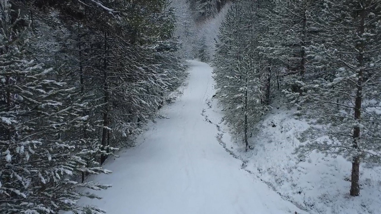 Karla kaplanan Demirci'de kartpostallık manzaralar