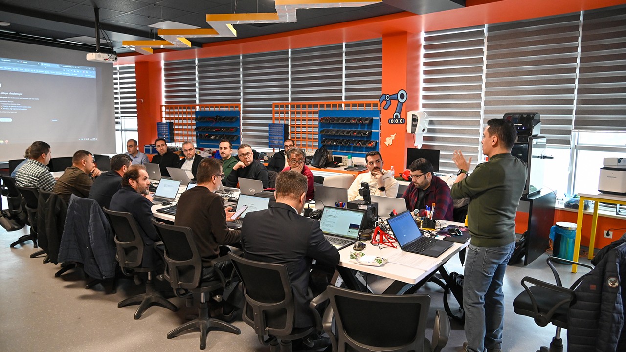 Selçuklu’da öğretmenlere yönelik uygulamalı yapay zekâ okuryazarlığı atölyeleri başladı