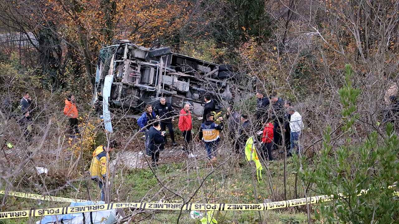 Büşra'nın öldüğü, 19 kişinin ise yaralandığı kazada 6 öğretmene 2'şer yıl 1'er ay hapis cezası