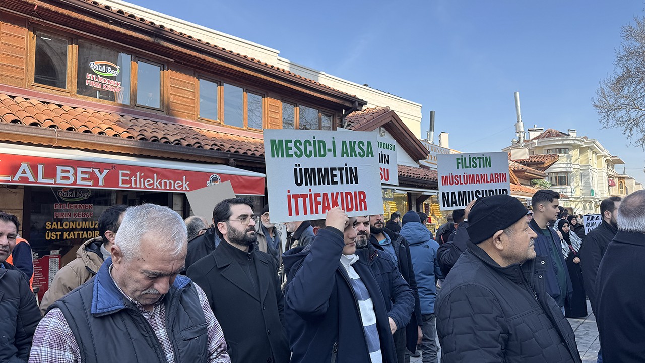 Konya'da bir grup Kudüs ve Gazze'ye destek için toplandı