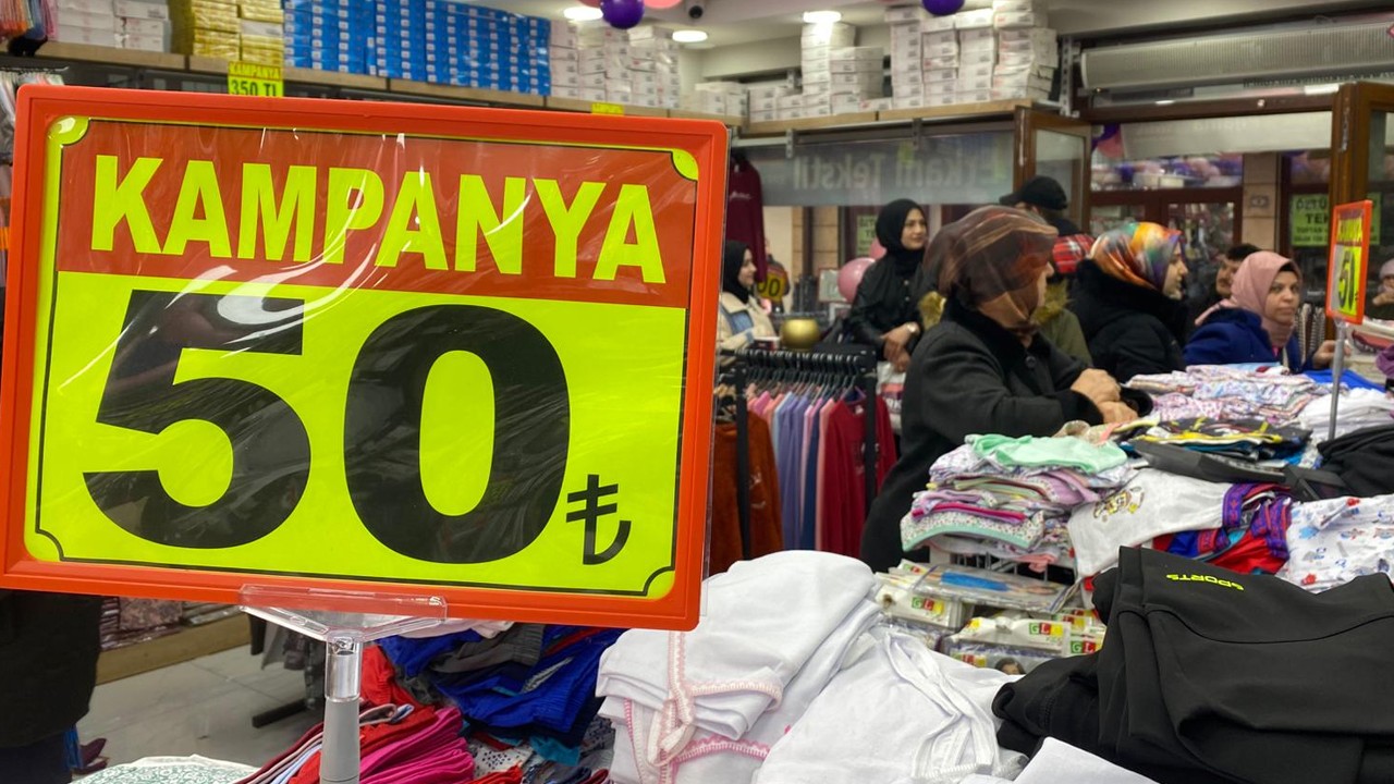 Konya’da Erkanı Tekstil’den çifte kampanya: Yıl dönümü hediyeleri ve bayram indirimi