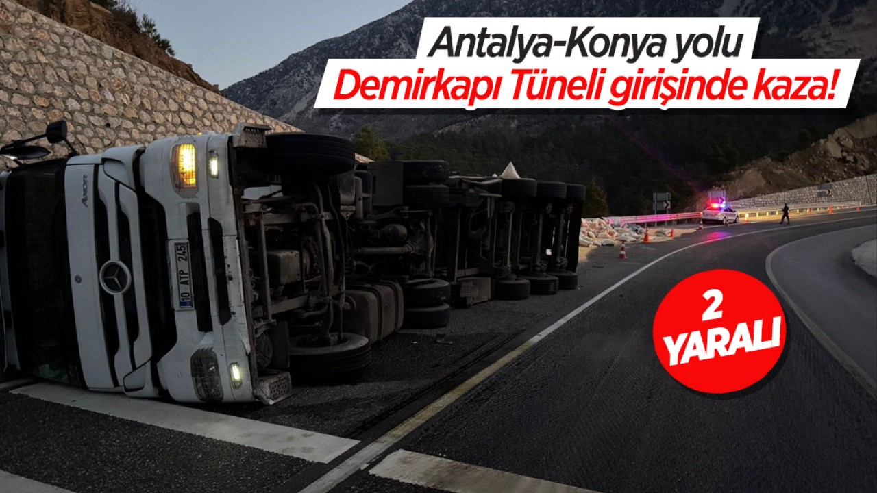 Antalya-Konya yolu Demirkapı Tüneli girişinde kaza! Yem yüklü TIR devrildi: 2 yaralı