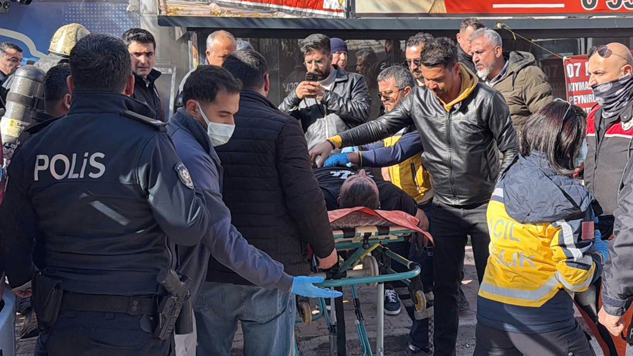 Kendini kilitlediği iş yerini ateşe verdi, dumandan etkilenerek bayıldı