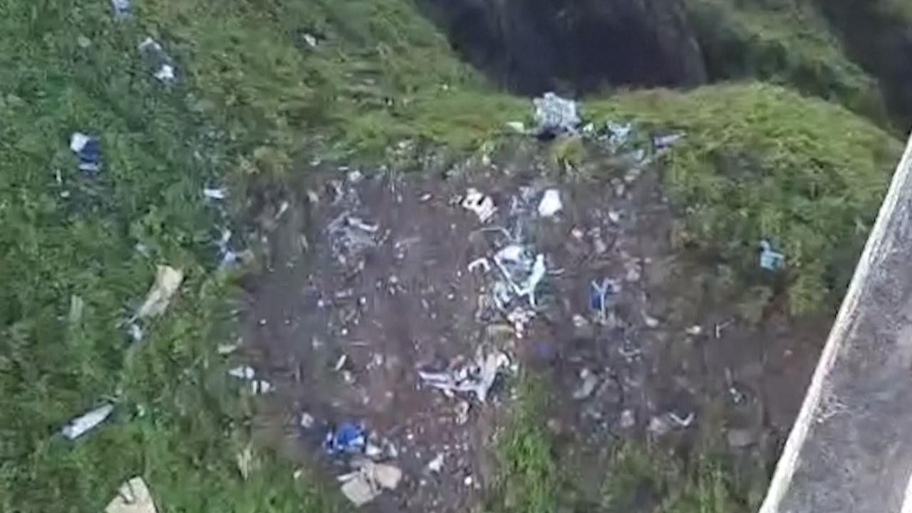 Dağlık alanda kaybolan uçağın enkazına ulaşıldı