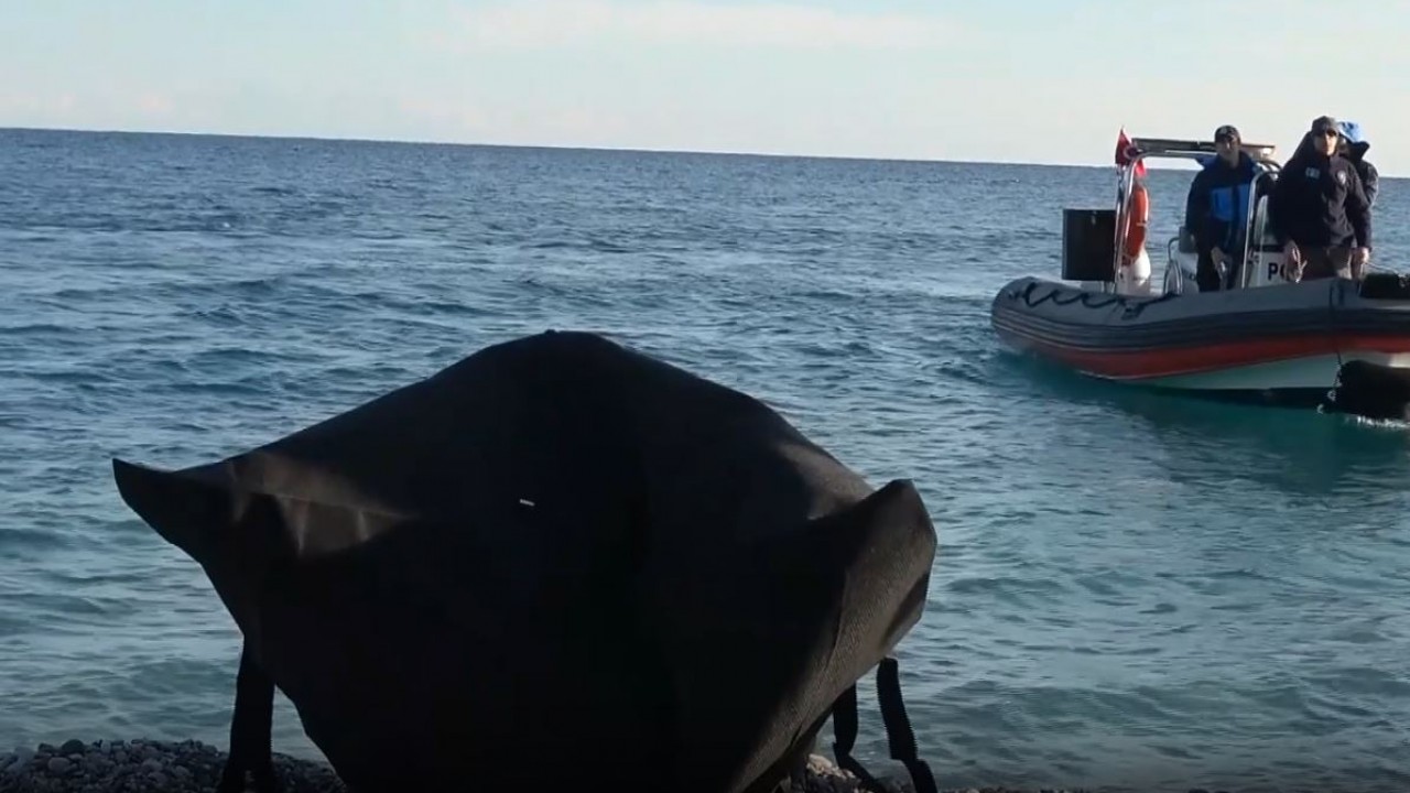 Balık tutan vatandaşların oltasına ceset takıldı