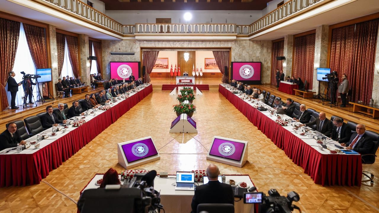 TBMM Başkanı Kurtulmuş, tarihi komisyon üyeleriyle görüştü