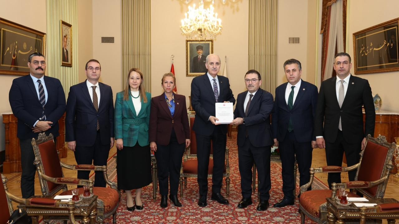 Kartalkaya'daki yangını Araştırma Komisyonu, raporunu TBMM Başkanı Kurtulmuş'a sundu