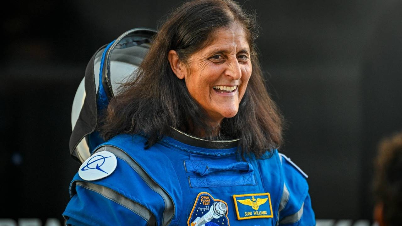 Bir haftalığına gitti, uzayda 9 ay mahsur kaldı! Rekor kıran astronot emekli oldu