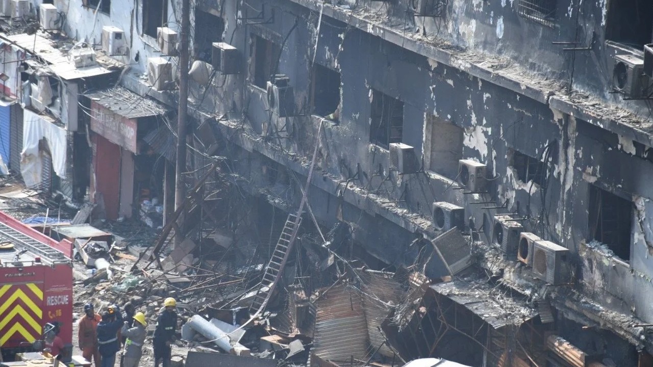 AVM yangınında can kaybı artıyor