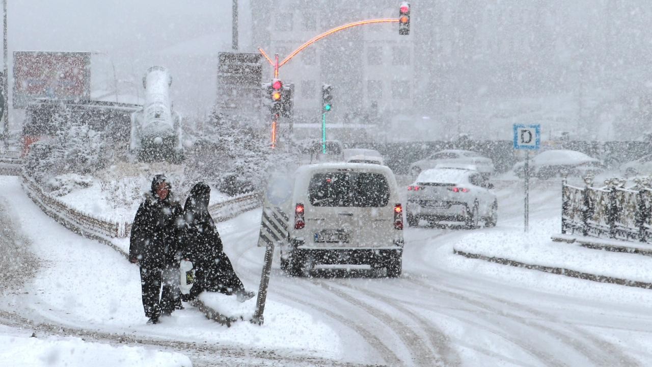 Meteoroloji'den kuvvetli kar yağışı uyarısı