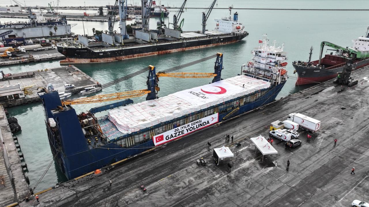 Kızılay'ın 20. "İyilik Gemisi" Gazze'ye uğurlandı