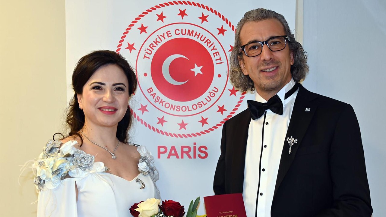 Prof. Dr Muhammet Bezirci ve Ayşe Özdemir Bezirci Paris’te hayatlarını birleştirdi