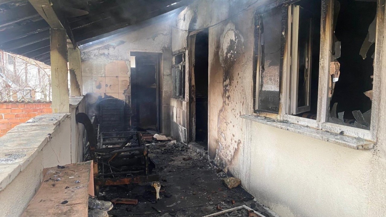 Tek yaşayan adamın evi küle döndü