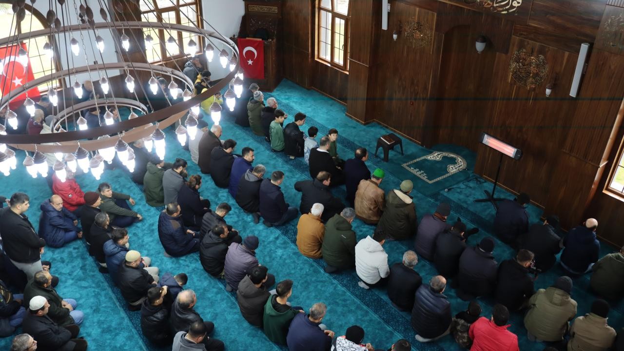 Yeniden inşa edilen Gazze Şehitleri Camii ibadete açıldı
