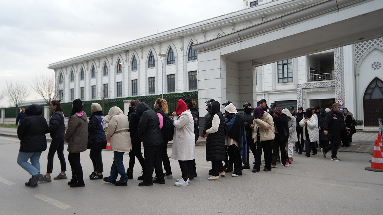 28 ilde bahis operasyonu: Yapay zekayla kadın profili oluşturup vurgun yapmışlar!