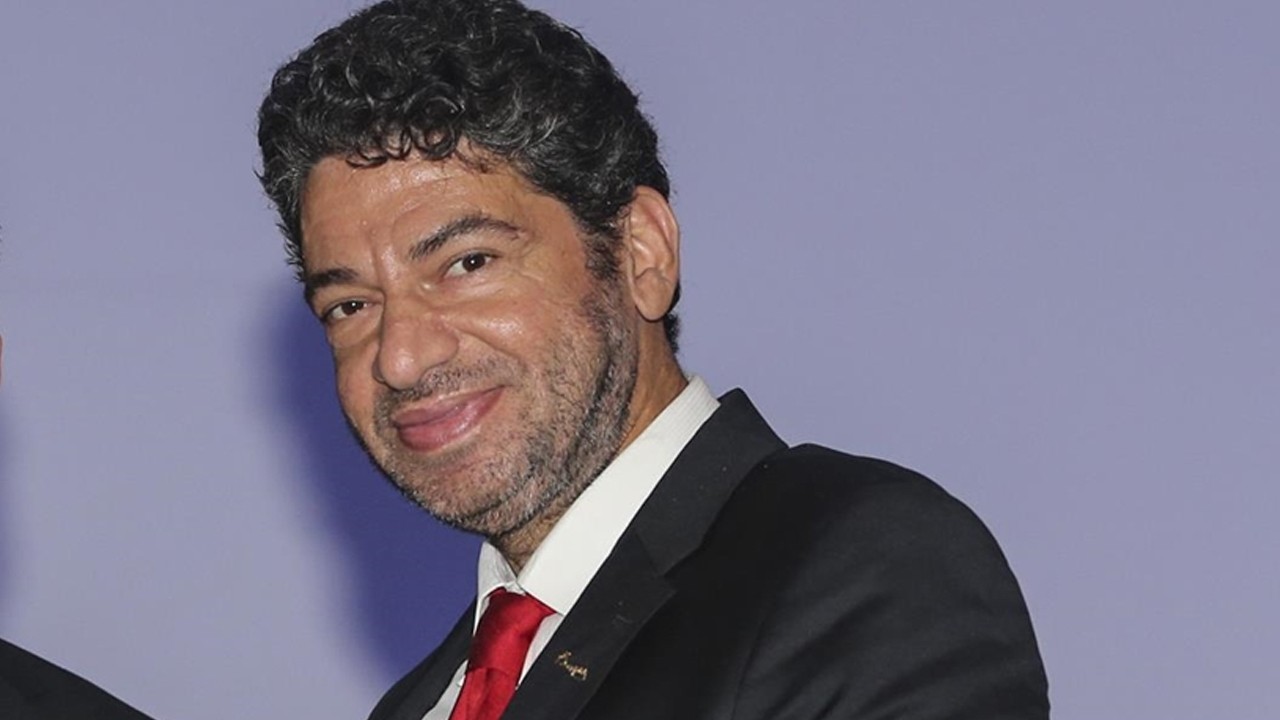 Arabesk müziğin önemli isimlerinden Hakan Taşıyan kalp krizi geçirdi! Durumu kritik