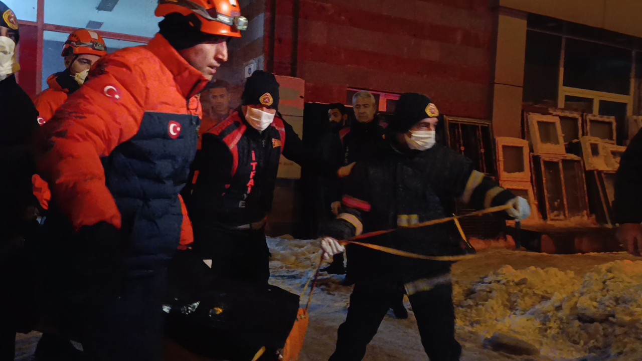 Asansör boşluğuna düşen bir kişi hayatını kaybetti