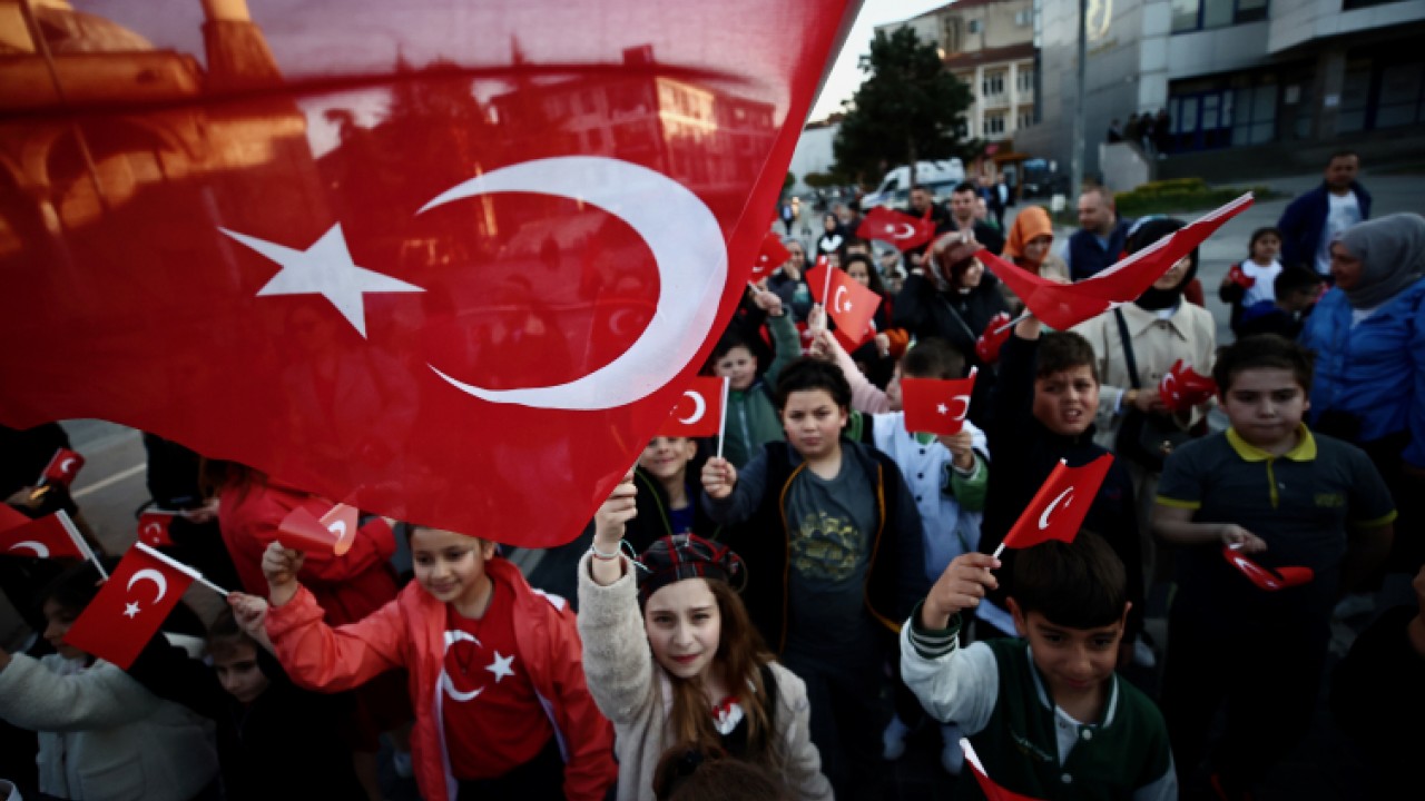 Okullarda 2. dönem 'Bayrak Sevgisi' temasıyla başlayacak