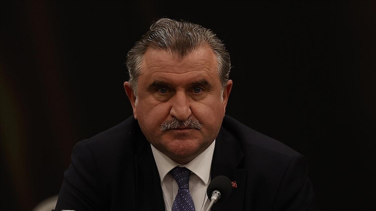 Gençlik ve Spor Bakanı Osman Aşkın Bak'tan Konyaspor’a geçmiş olsun mesajı