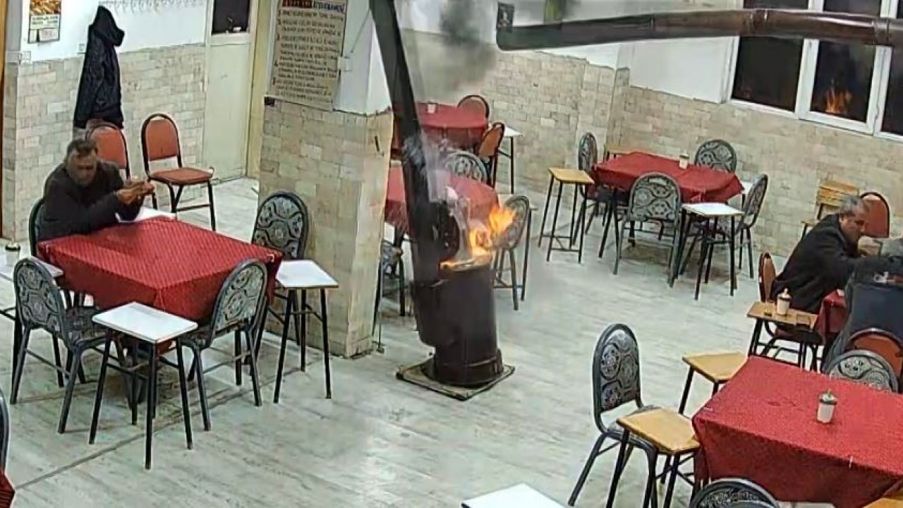 Güzel kokması için sobaya dökülen kolonya ortalığı savaş alanına çevirdi