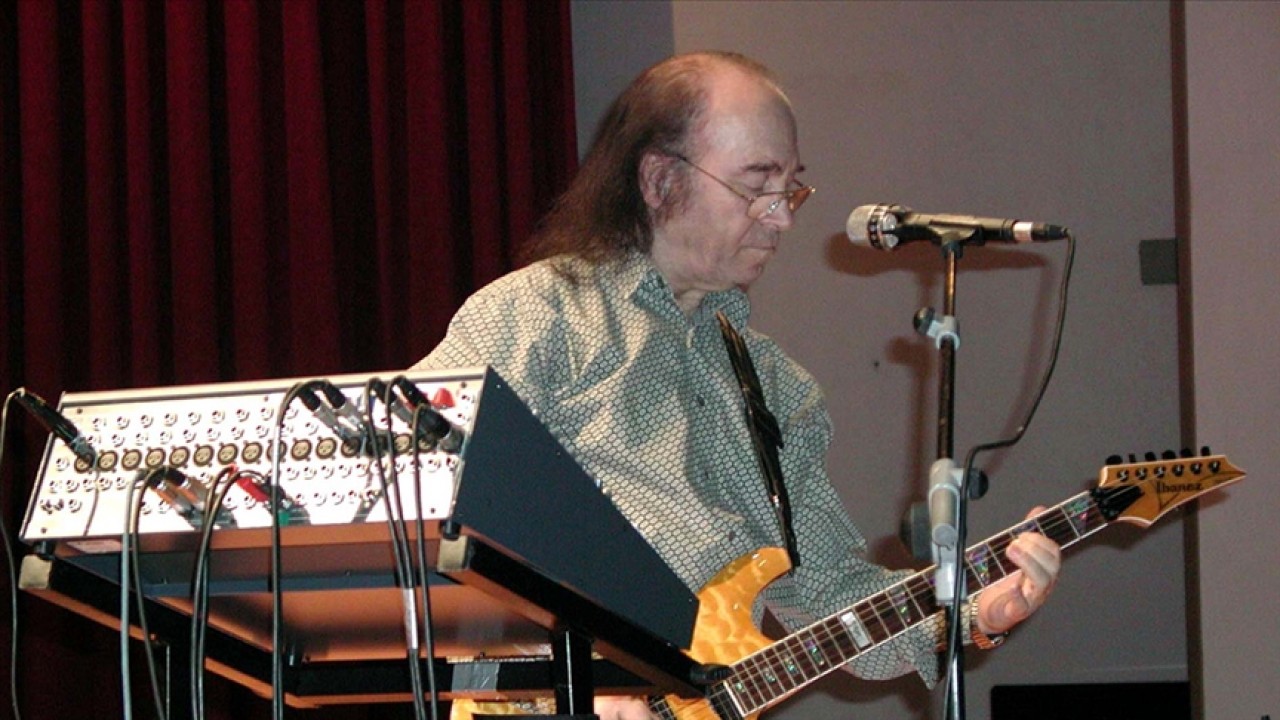 Kızları da Alın Askere adlı şarkı hangi sanatçıya aittir?