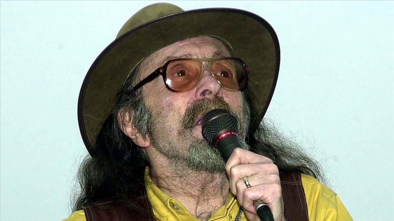 Hangisi bir Cem Karaca şarkısı değildir? Beyaz’la Joker 250 bin tl’lik soru