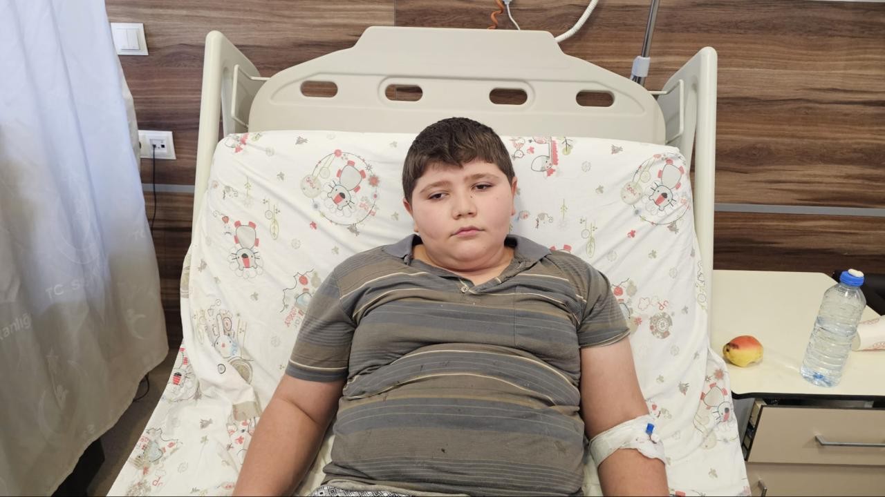 12 yaşındaki çocuk köpeklerin saldırısında yaralandı