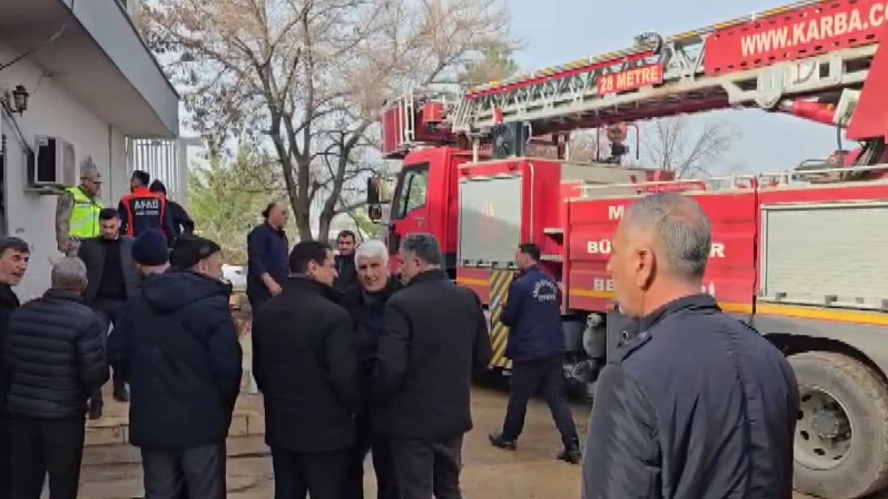 Evde çıkan yangında çift öldü, 2 kişi dumandan etkilendi
