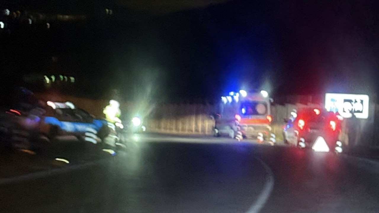 Motosiklet duvara çarptı, yaşamını yitirdi