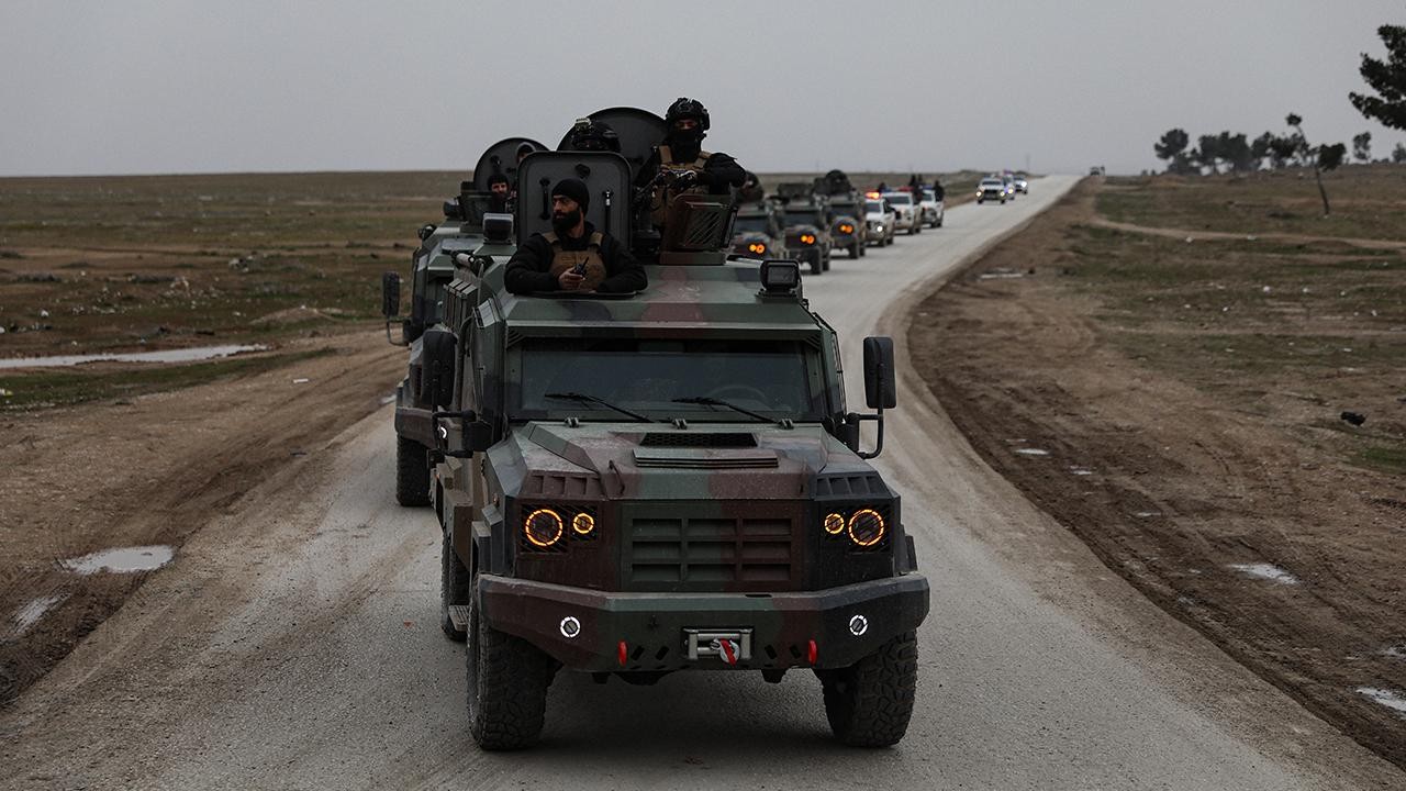 Suriye İçişleri Bakanlığına bağlı güvenlik konvoyu YPG'nin işgali altındaki Haseke'ye giriş yaptı