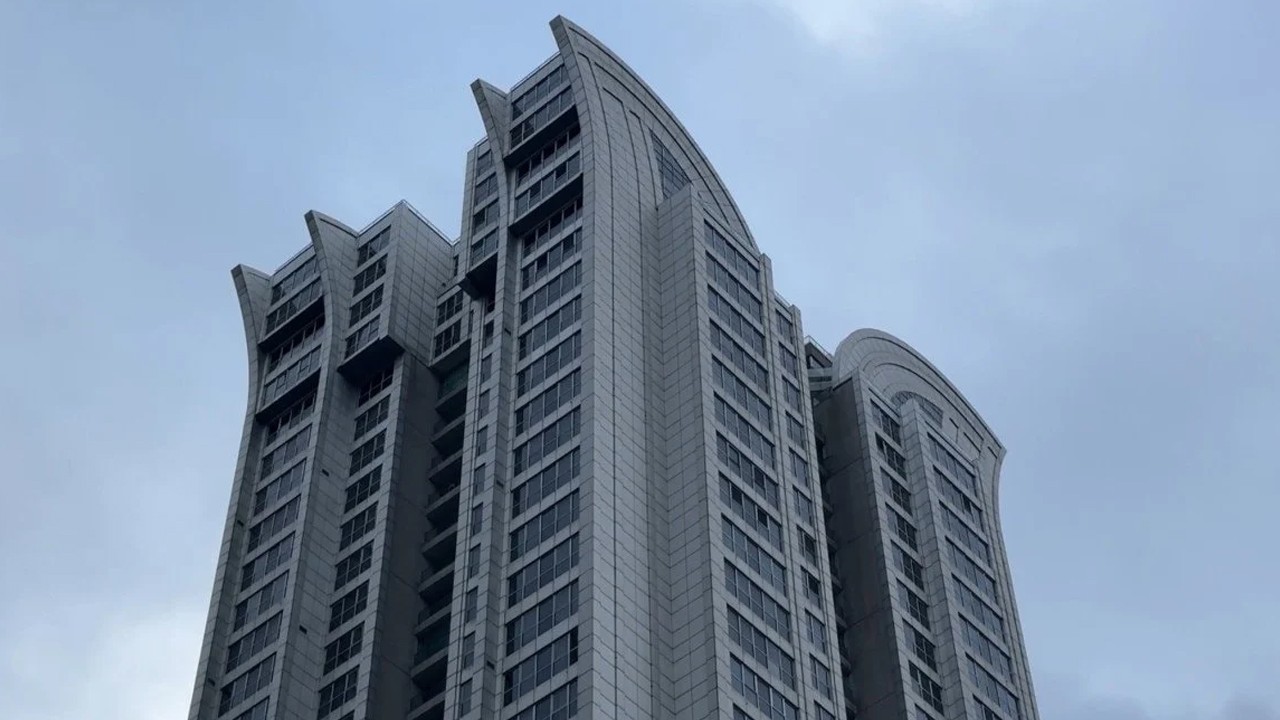 12 yaşındaki çocuk 30'uncu kattaki evinin balkonundan düştü!