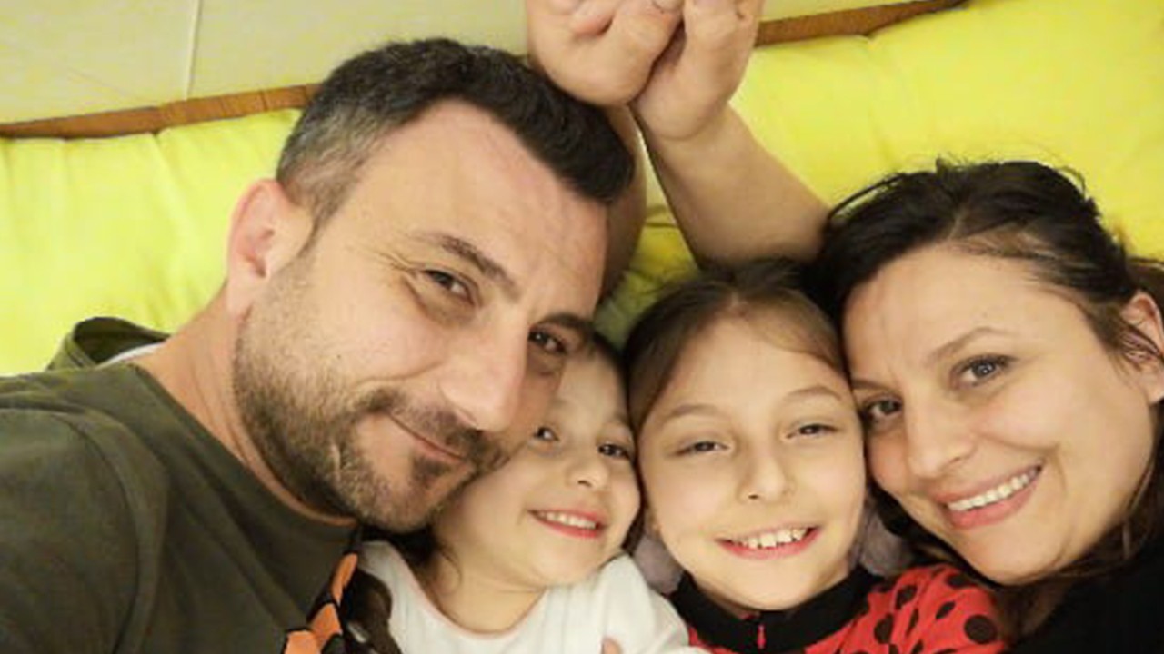 Depremde ailesini kaybetti, hayatını iyiliğe adadı