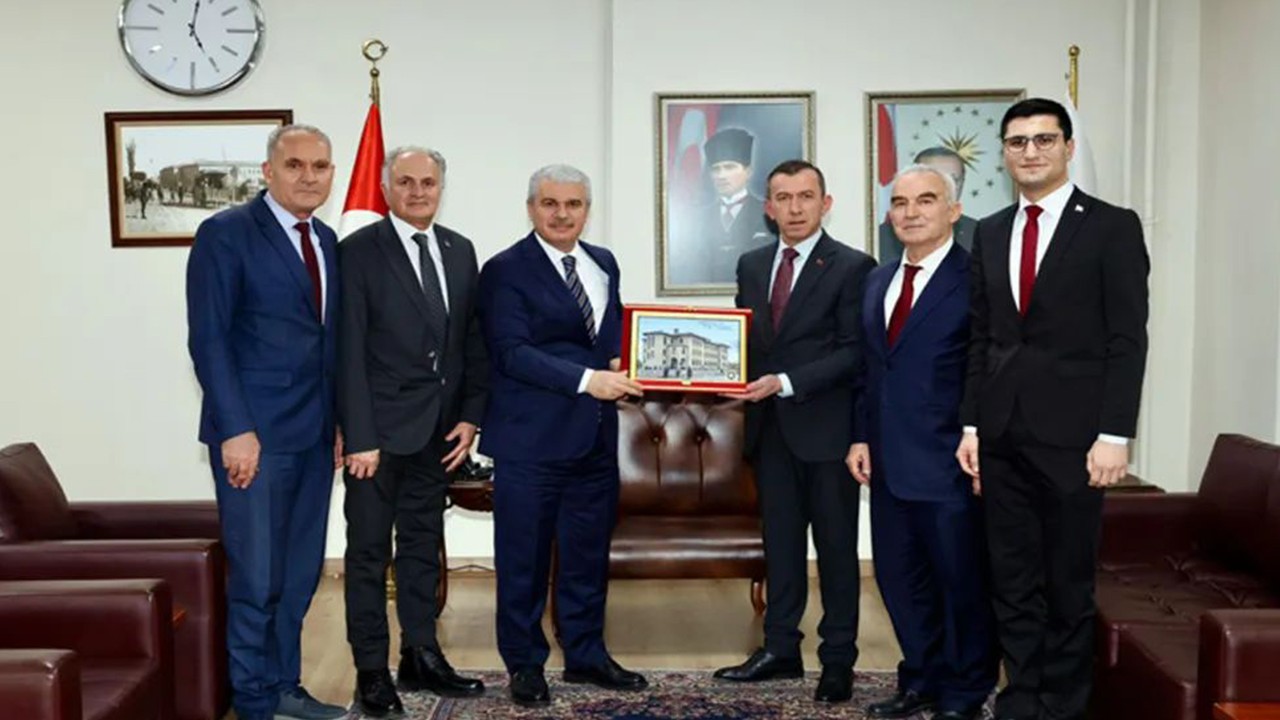 Konya Lisesi Mezunları ve Mensupları Derneği ilk ziyaretini Konya Valisi Akın'a yaptı