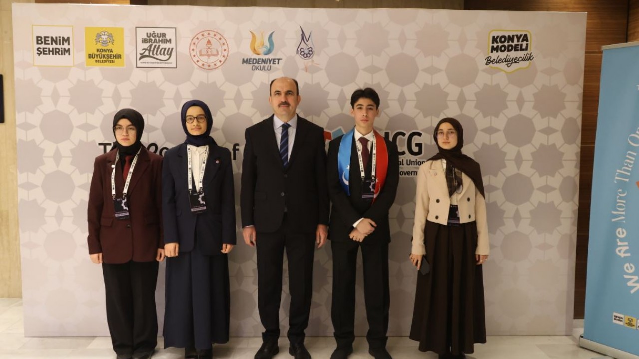 Başkan Altay "Uluslararası Şehirler ve Hükümetler Birliği Konferansı"nda lise öğrencileriyle buluştu