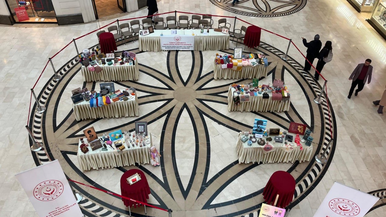 Konya'da huzurevi sakinlerinin el emekleri sergiye dönüştü