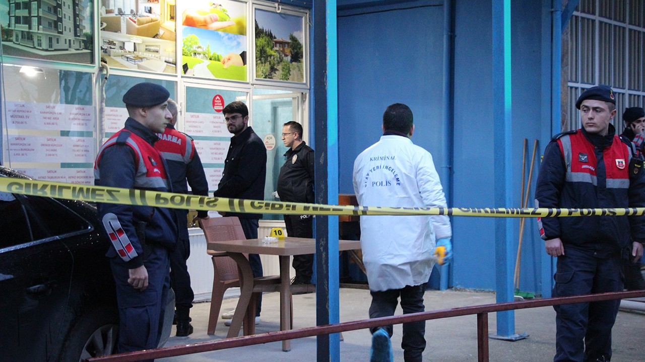 Emekli polis dehşet saçtı: Eşini ve MHP ilçe başkanını silahla vurarak öldürdü