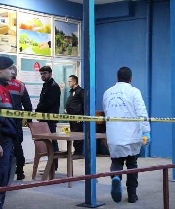 Emekli polis dehşet saçtı: Eşini ve MHP ilçe başkanını silahla vurarak öldürdü