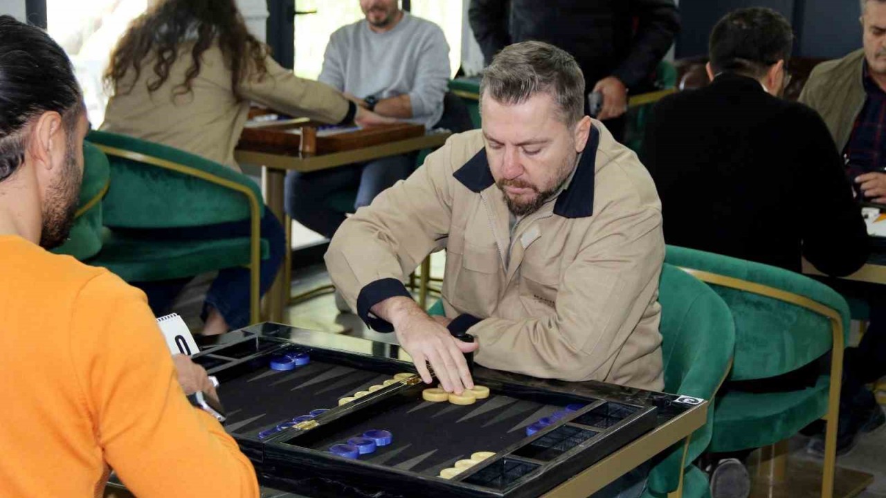 Hangi oyun daha az taşla oynanır? Çifte Milyon Sorusu