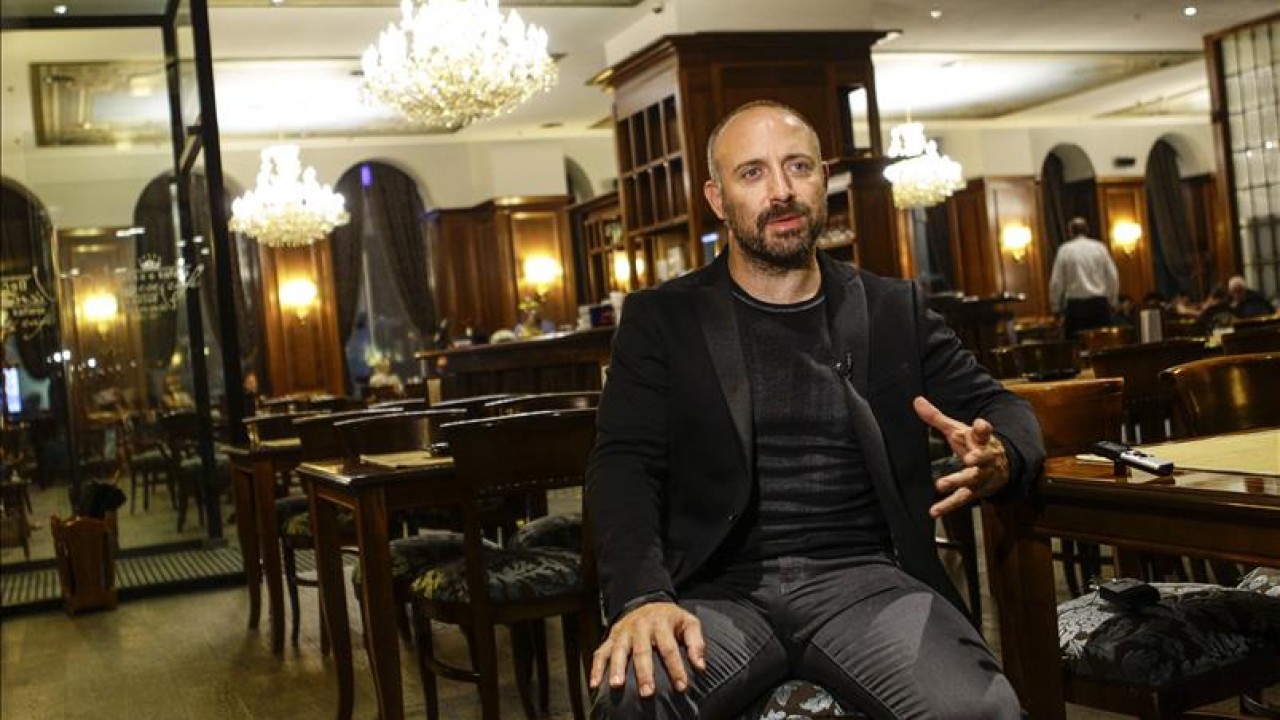Aktör Halit Ergenç Londra'da ne tür bir iş yeri açmıştır? Beyaz'la Joker