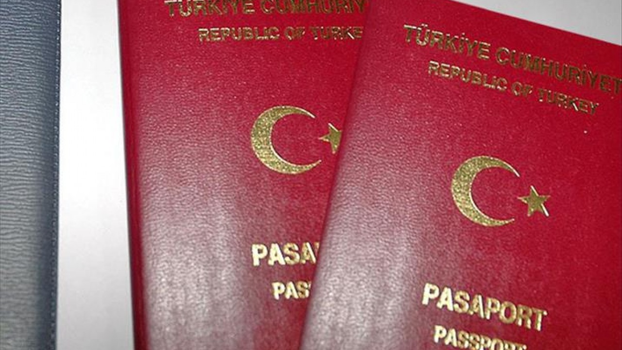 Almanya'daki 1.3 milyon Türk'ten 30 bini Türk pasaportuna başvurdu