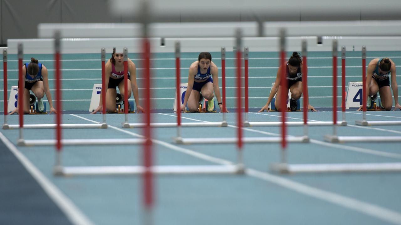 Erkeklerde 200 metre koşu yarışını 2009'da 19,19 saniyeyle Usain Bolt kırmışken kadınlarda 1988'de Florence Griffith kırdığı ve 37 yıldır kırılamayan 200 metre koşu yarışı rekoru kaç saniyedir